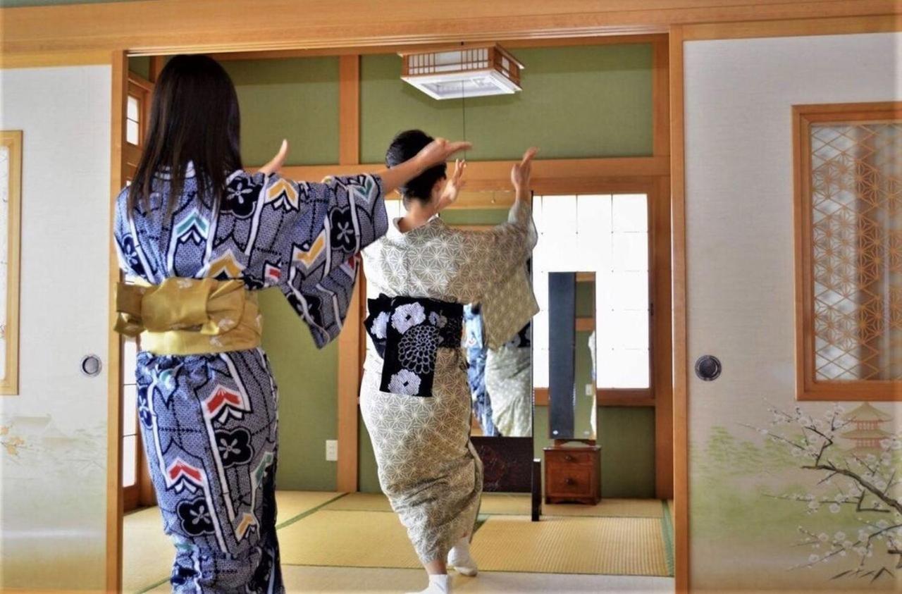 青森伝統芸能を楽しめる繭子の宿 Hachinohe Exteriör bild