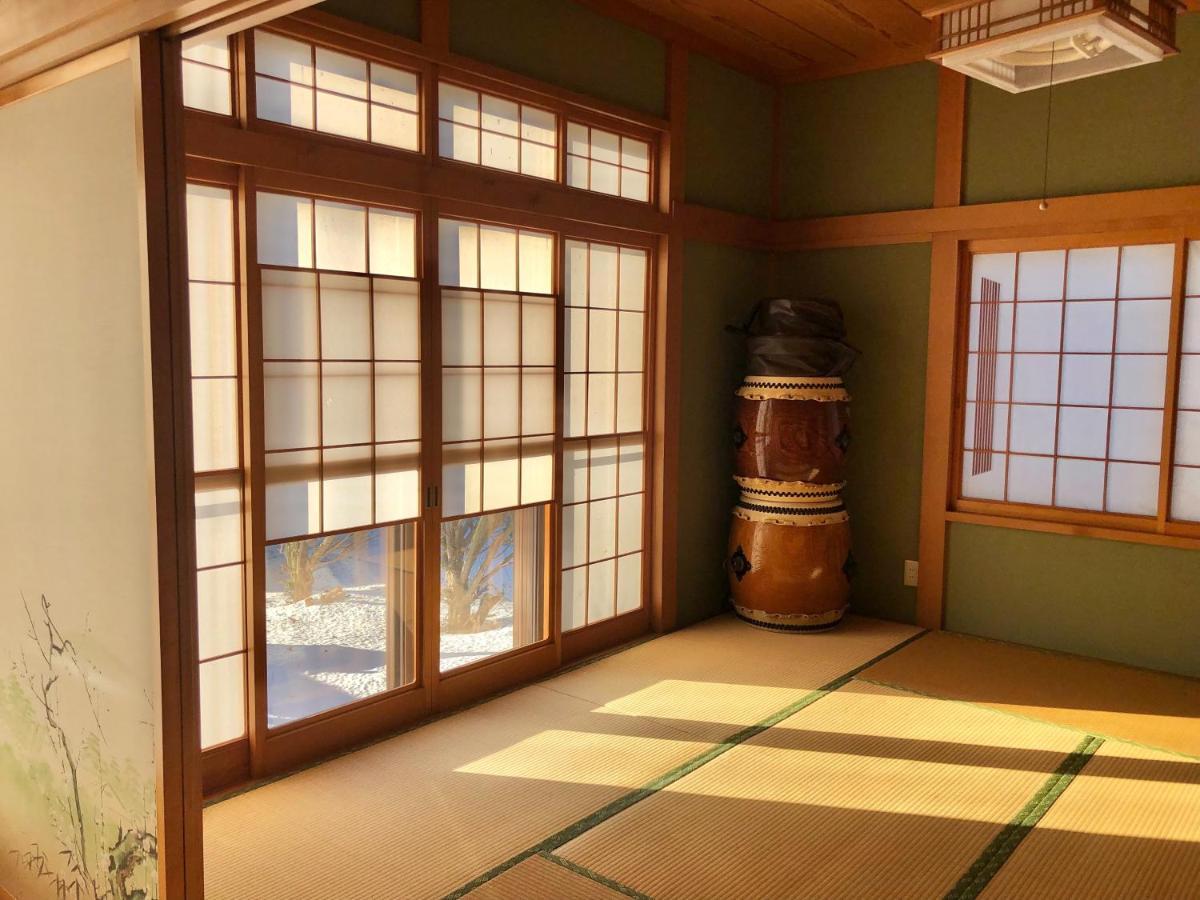 青森伝統芸能を楽しめる繭子の宿 Hachinohe Exteriör bild